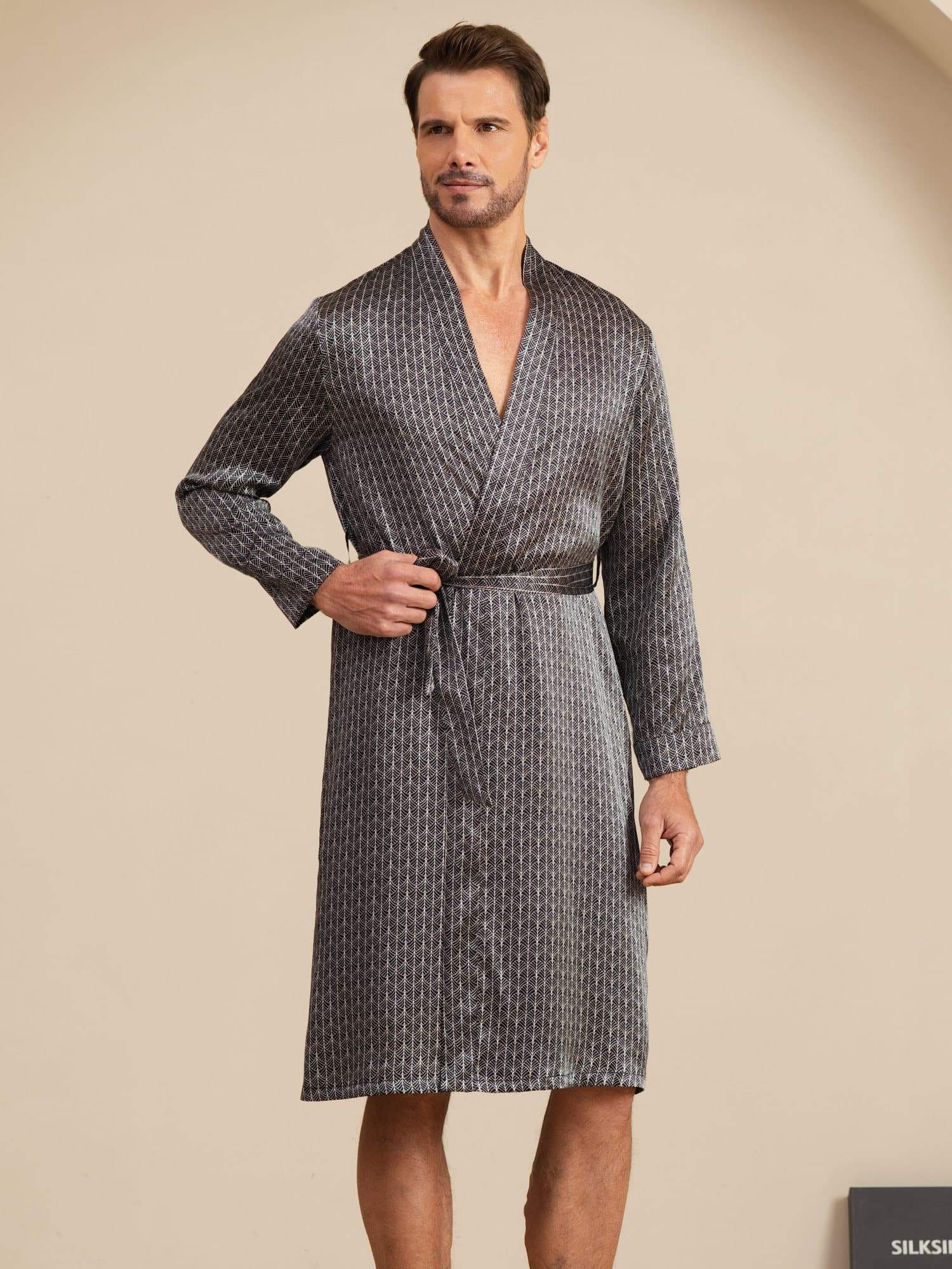 Collection de vêtements de nuit en soie imprimée